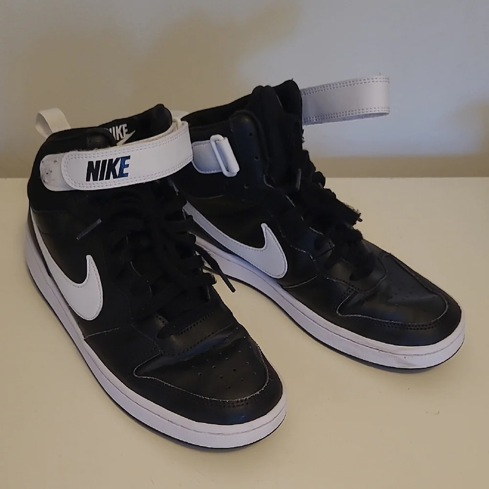 Nike Black and White High-Top Shoes - Picture 1 of 6